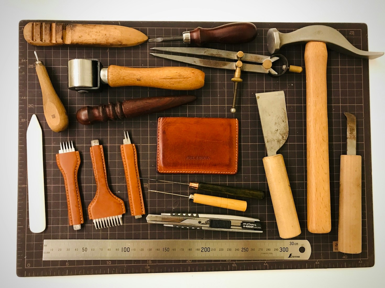 5 Essential Tools Every Leathercrafter Needs